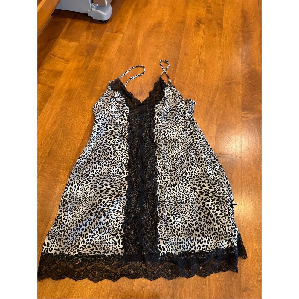 Victoria’s Secret Leopard Print Lace Chemise – Size Medium – NWOT (2012